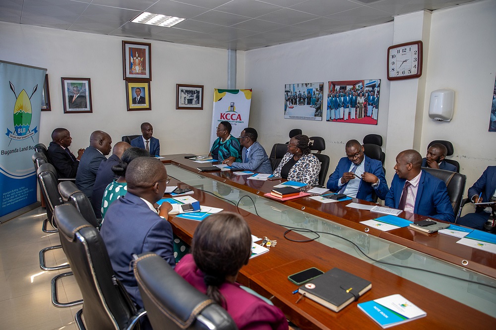 KAMPALA CAPITAL CITY AUTHORITY (KCCA), BUGANDA LAND BOARD, UNDP AND LANDS MINISTRY OFFICIALS DISCUSS IN A MEETING AT THE LAND BOARD OFFICIES IN MENG